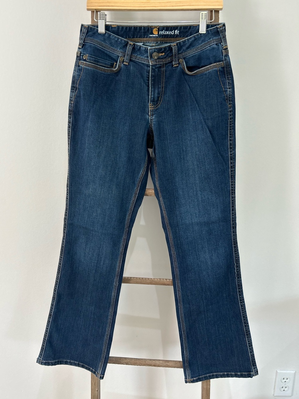 EUC Carhartt Women's Relaxed Fit Bootcut Classic Dark Denim Jeans Size 6 Cowgirl